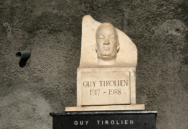 Bust of the poet Guy Tirolien
